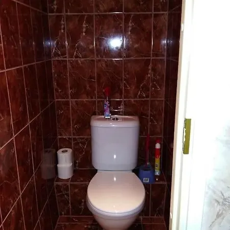 Cozy 2-room Апартаменти